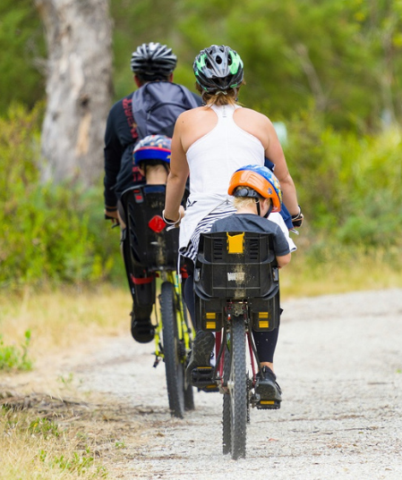 Family couple cycling arrangements with children